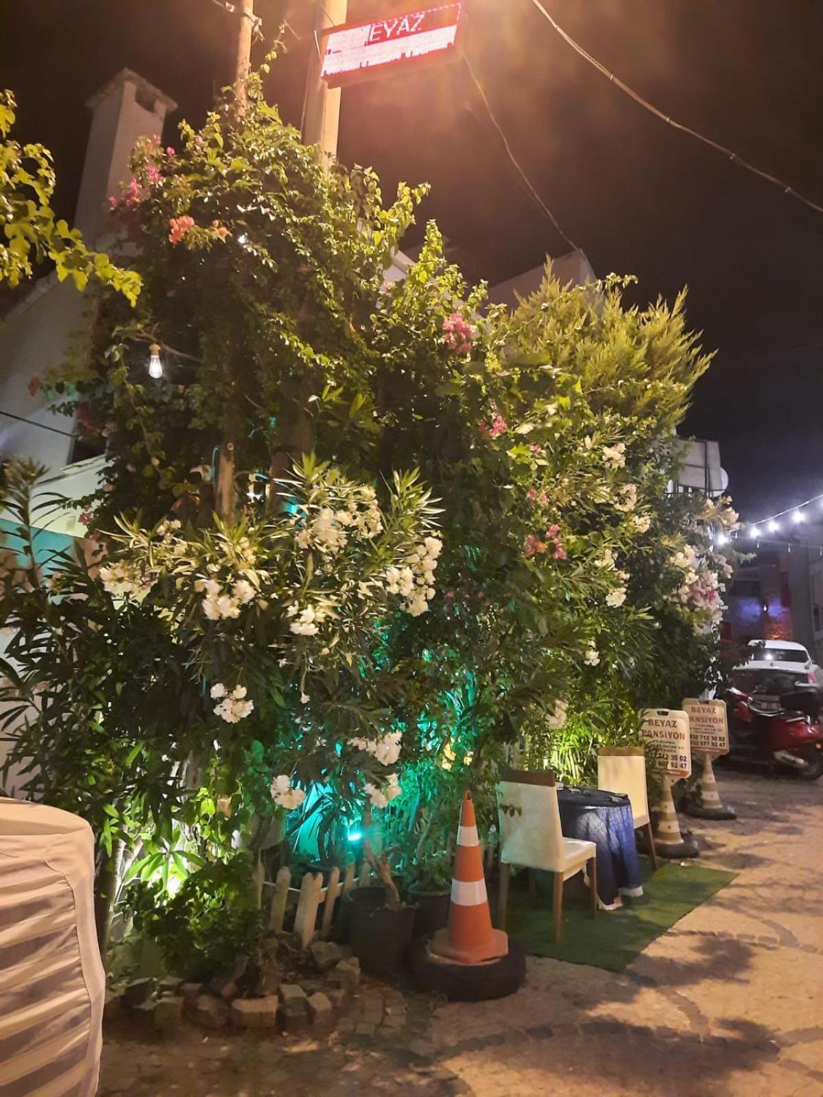 Beyaz Apart Pansiyon Çeşme Exterior foto