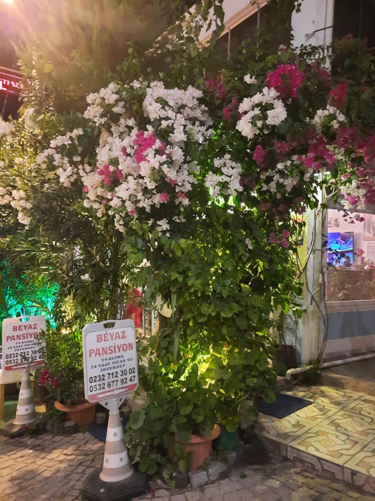 Beyaz Apart Pansiyon Çeşme Exterior foto